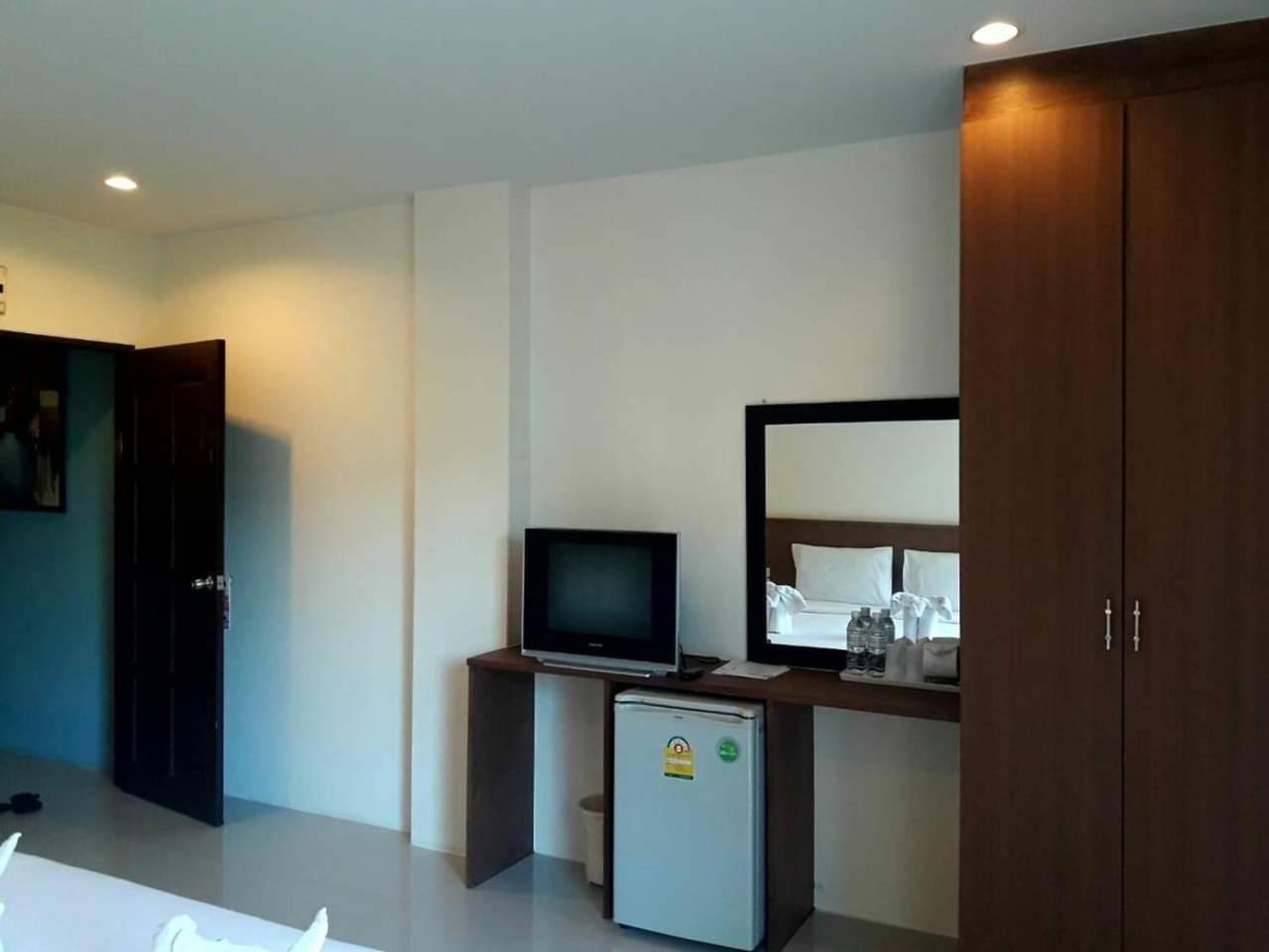 Royal Waves Hotel Patong Exterior foto